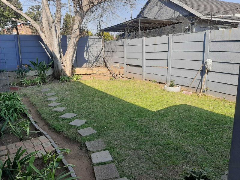 2 Bedroom Ground Floor Unit R620000 - Photo 4