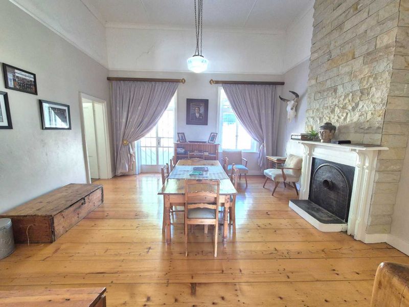 Historical home full of character and charm - Photo 4