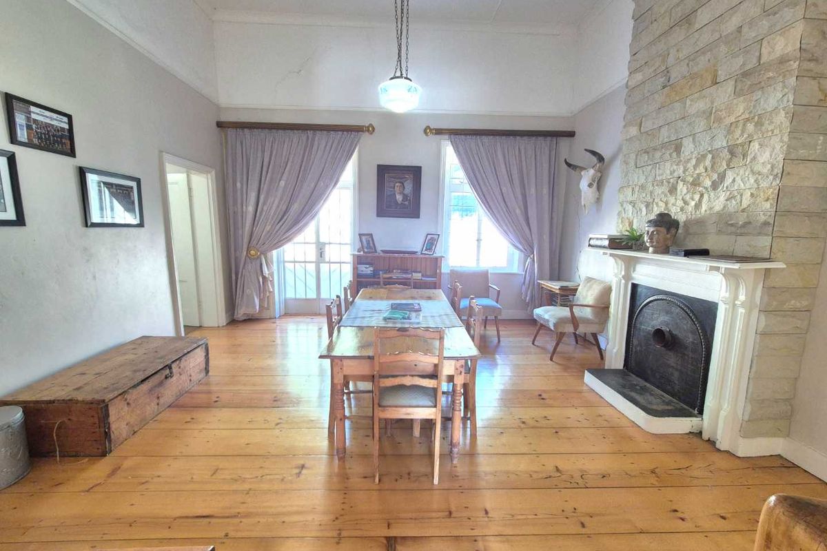 Historical home full of character and charm - Photo 4