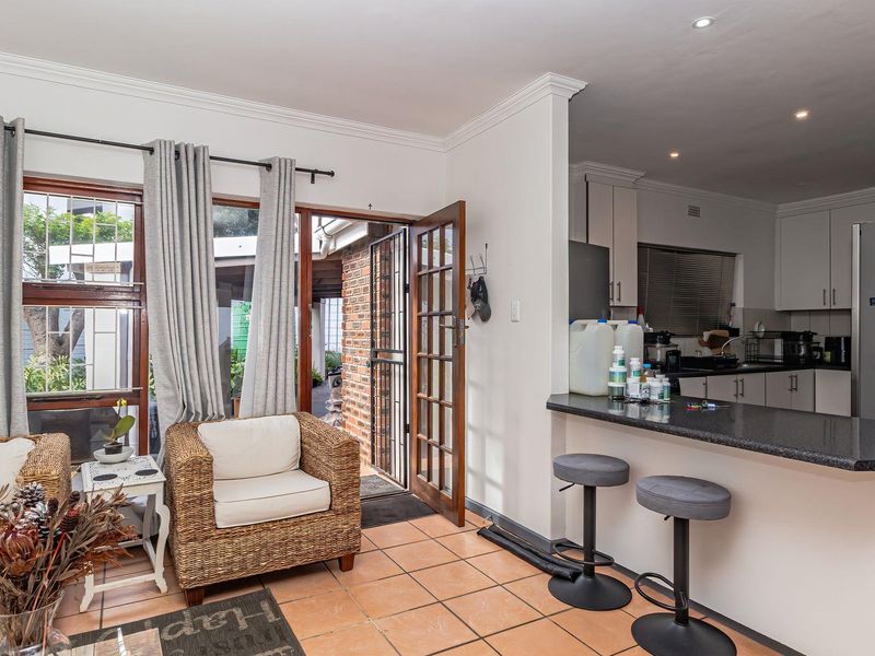 Spacious 5 bedroom house with immaculate ocean views - Photo 5