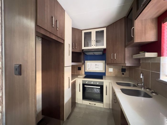 Property #2502599, Townhouse Rental Monthly in Mooikloof Ridge