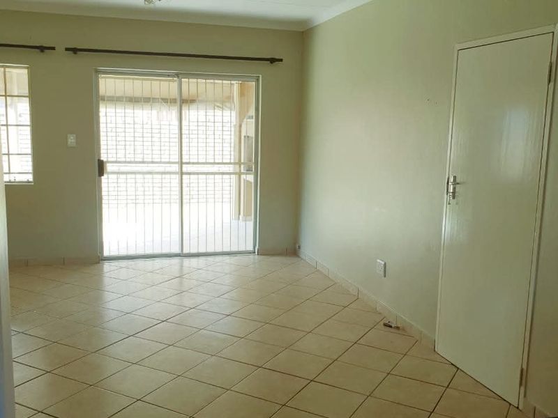 Charming 2-Bedroom Townhouse for Sale in Amberfield Ridge Estate!!! - Photo 3