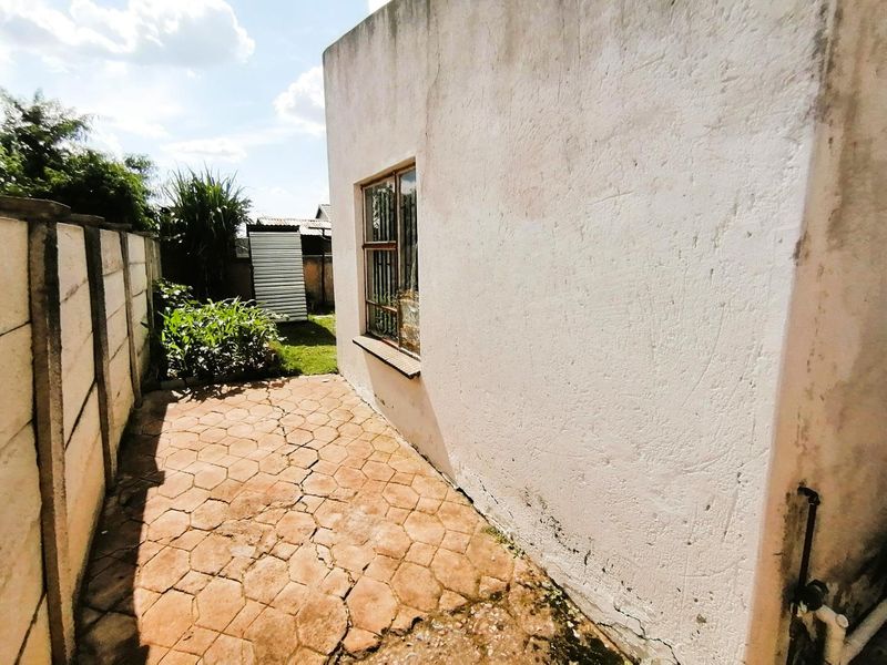 Charming 2-Bedroom Home – Ideal for Investors - Photo 6