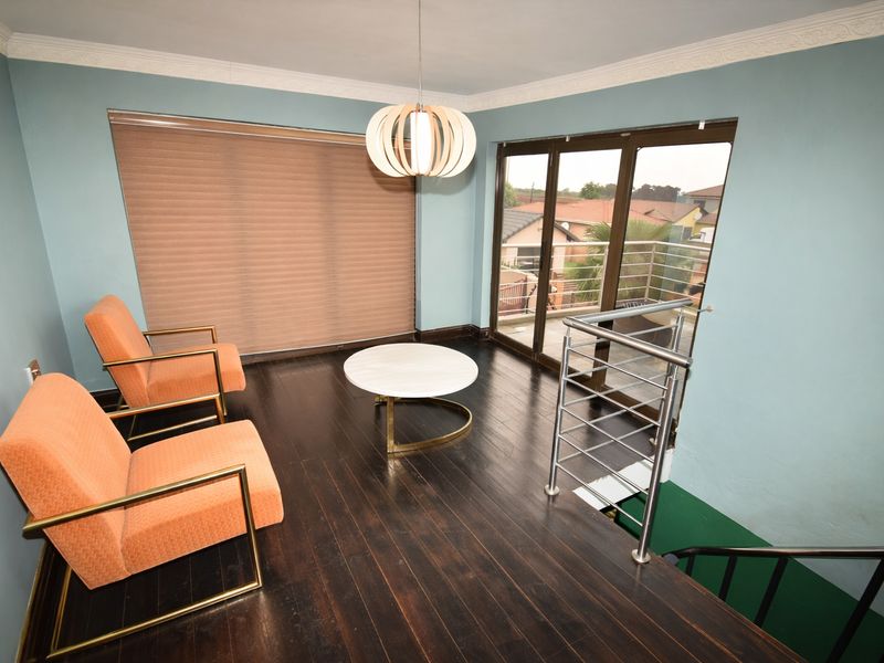 Spacious Modern Home - Photo 7