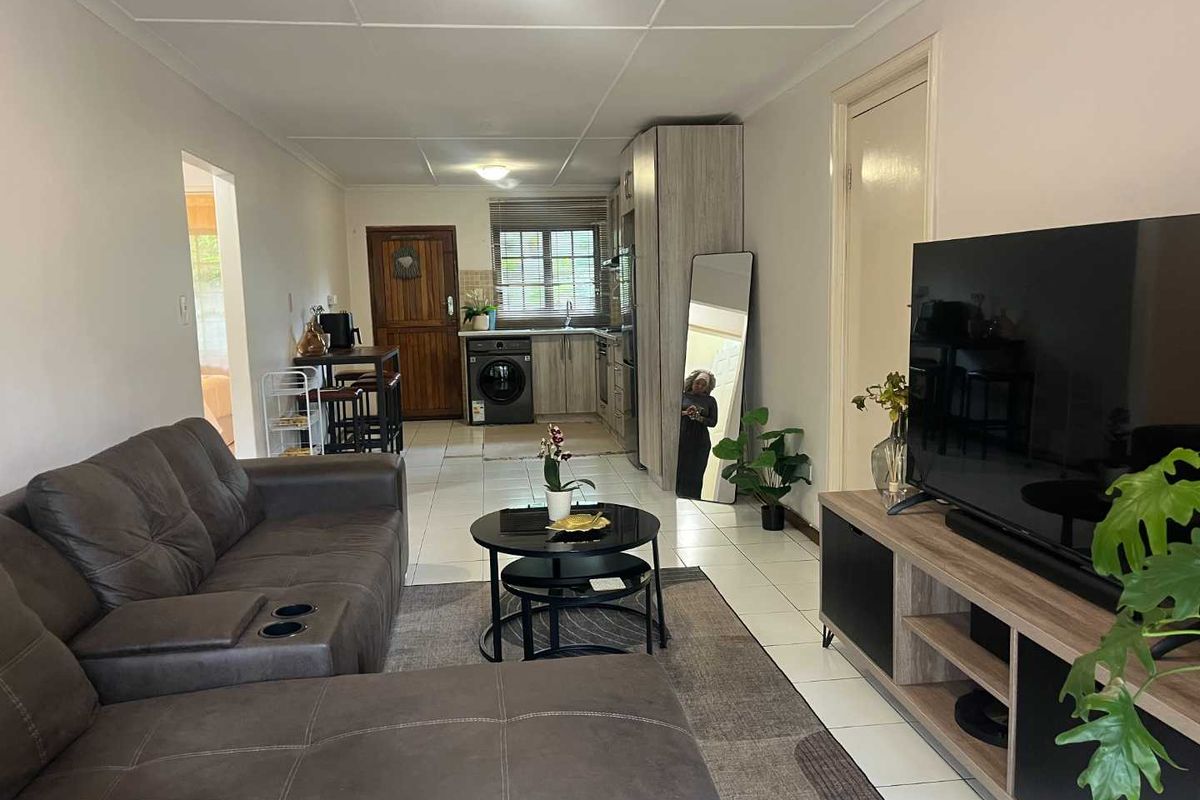 Lovely neat  2 bedroom flat at Glenwood Durban - Photo 4