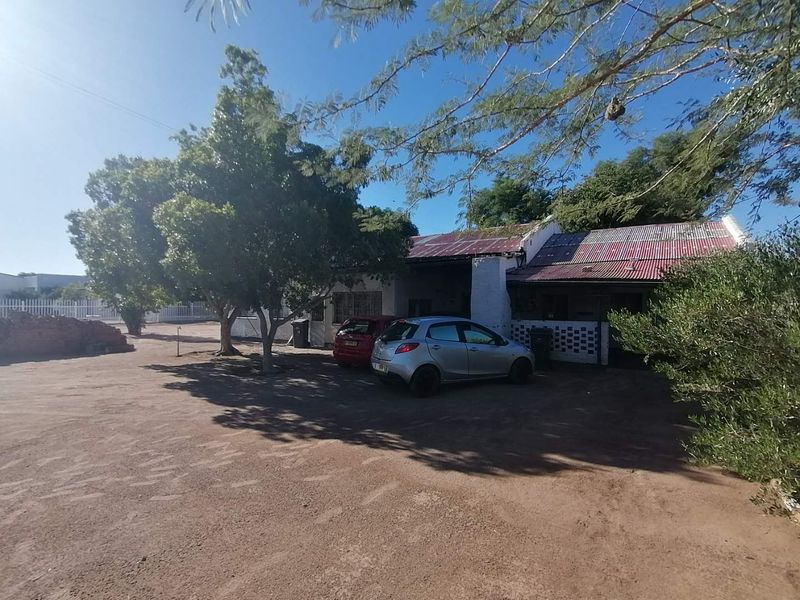 PERFECTLY LOCATED BUTCHERY WITH FLATLETS FOR SALE IN MARIENTAL – NAMIBA - Photo 7