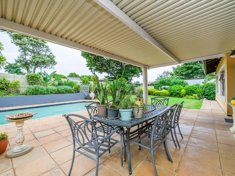 HENDRA - MUCH LOVED FAMILY HOME ON DEAD FLAT LAND WITH 2 BEDROOM COTTAGE - Photo 2