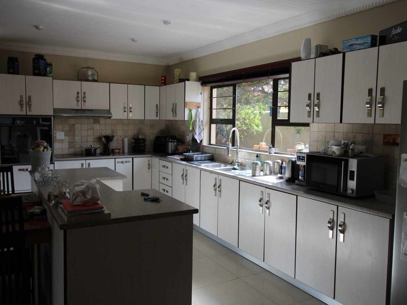 Well located Family Home in good neighbourhood on large stand! - Photo 2