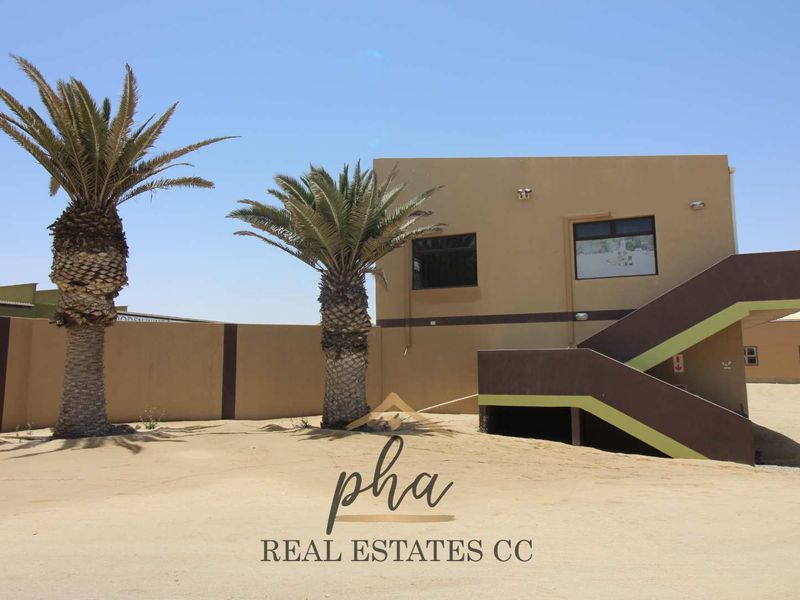 Various building on one large plot if for sale - Swakopmund (Industrial) - Photo 2