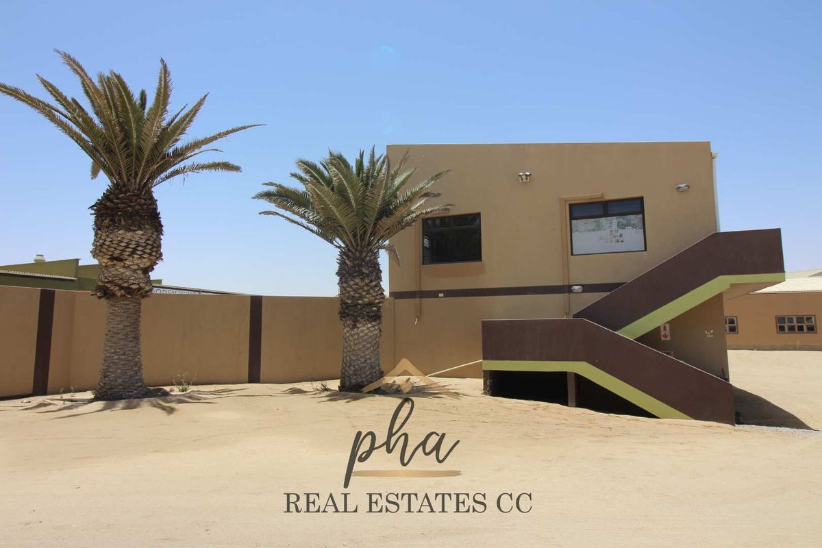 Various building on one large plot if for sale - Swakopmund (Industrial) - Photo 2