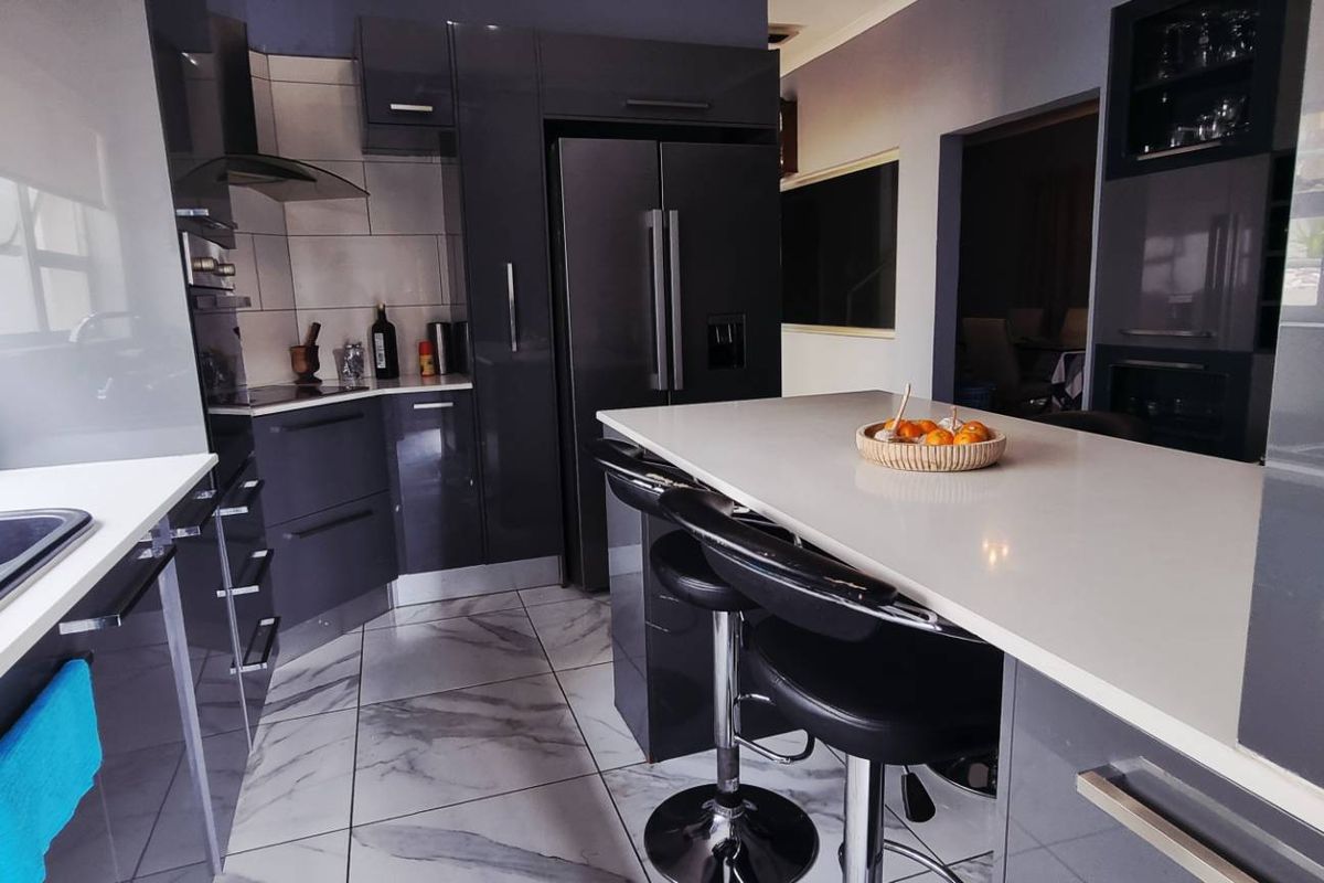 Eros 4 bedroom house with a pool - Photo 5