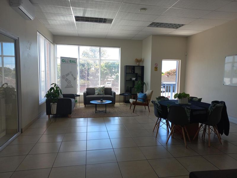 Free standing warehouse / operations premises, available immediately! - Photo 10