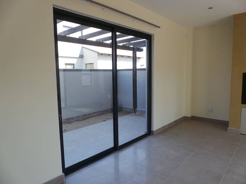 Flat Complex offering 6 Duplex 4 bedroom Town Houses good neighbourhood - Photo 6