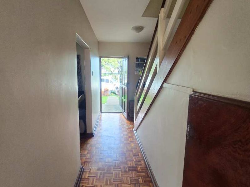 Spacious 104 m2 Duplex with Private Front Yard – Cotswold - Photo 9