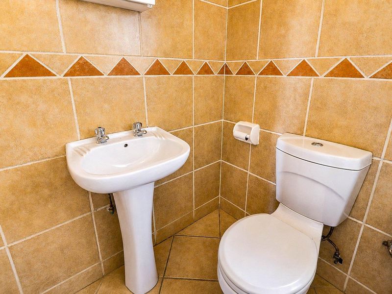 2 Bedroom 2 bathroom apartment - Photo 8