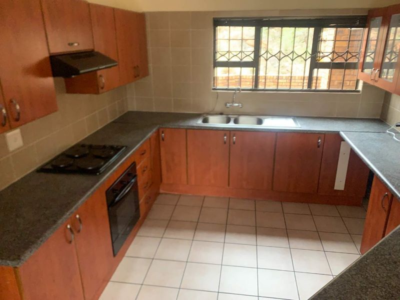 Modern Living in Winchester Hills: A Ground-Floor Gem in Movado Complex - Photo 2