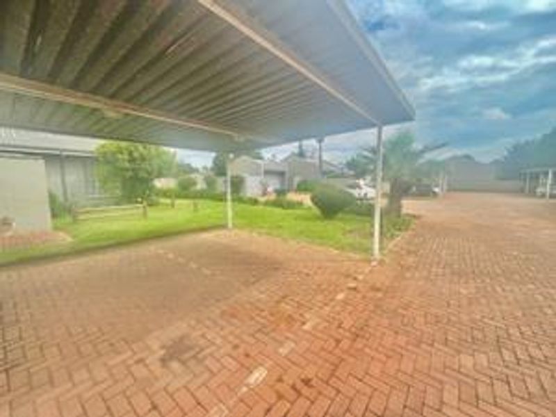 Prime Location: 3-Bed Simplex in Birch Acres at only R880k - Photo 2