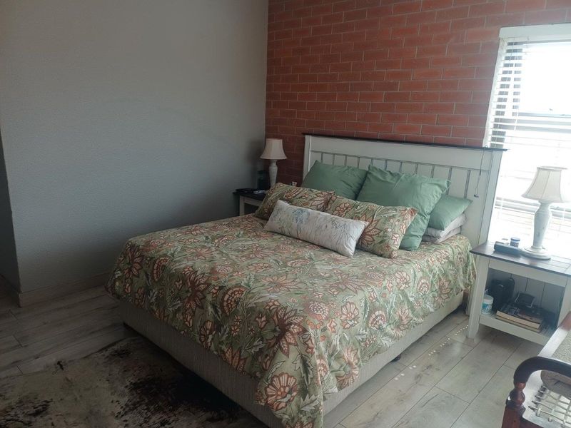 Exquisite Newly Renovated Cluster in a Prestigious Secure Estate - Photo 6