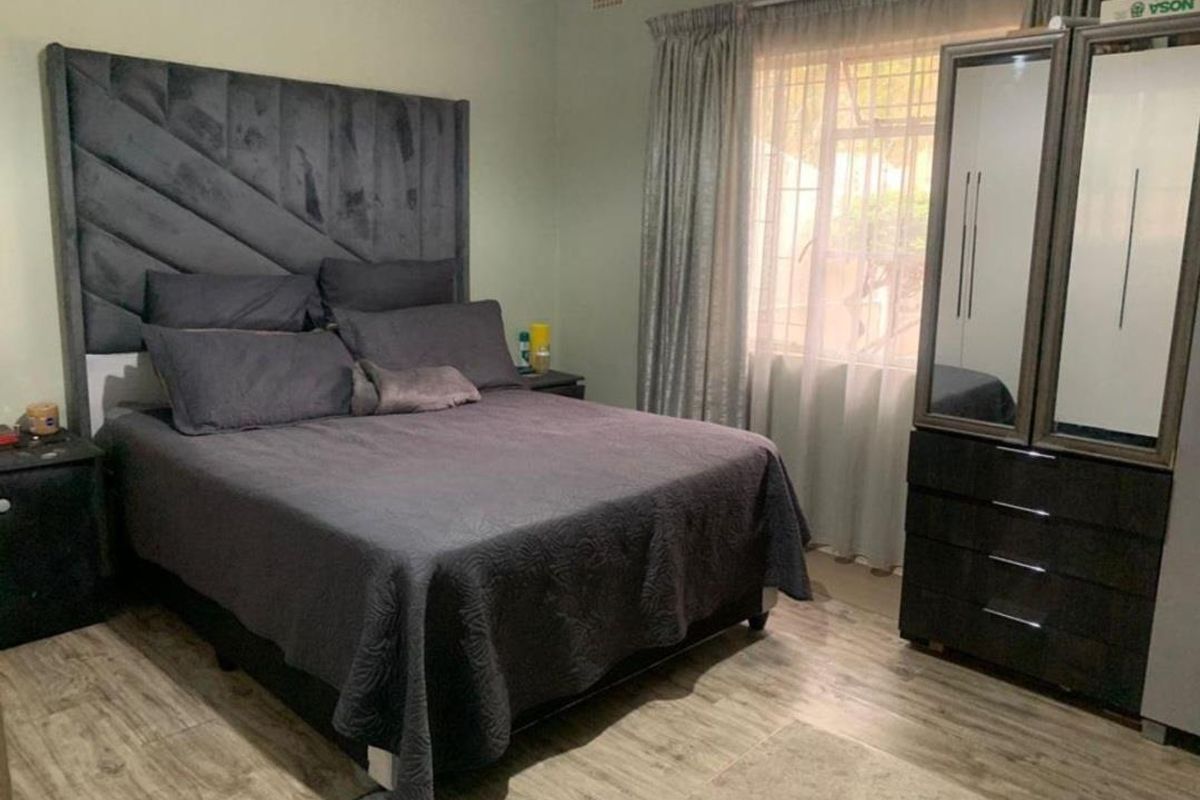 2 Bedroom With a Pool For Sale Vanderbijlpark CW2 - Photo 4