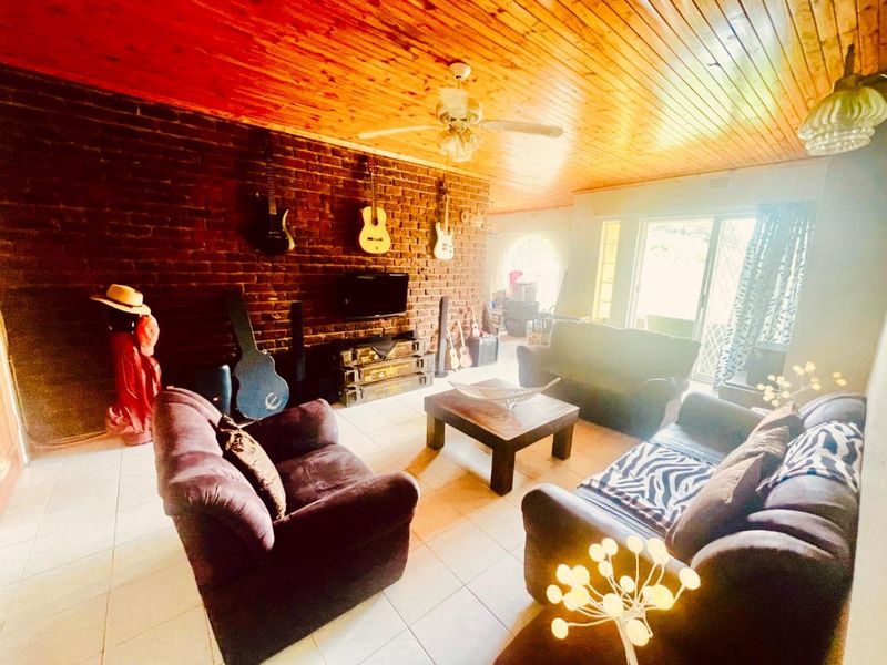 3 bedroom townhouse in a security gated complex - Photo 5