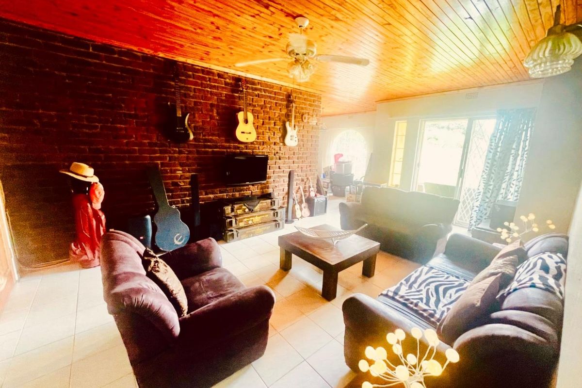 3 bedroom townhouse in a security gated complex - Photo 5