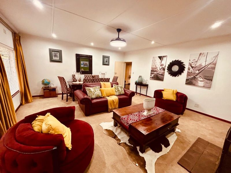 4 bedroom house with flat for sale in Vryheid - Photo 2