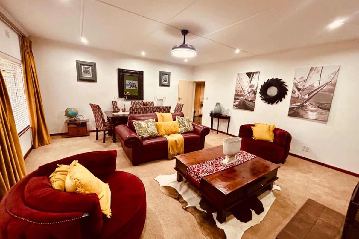 4 bedroom house with flat for sale in Vryheid - Photo 2