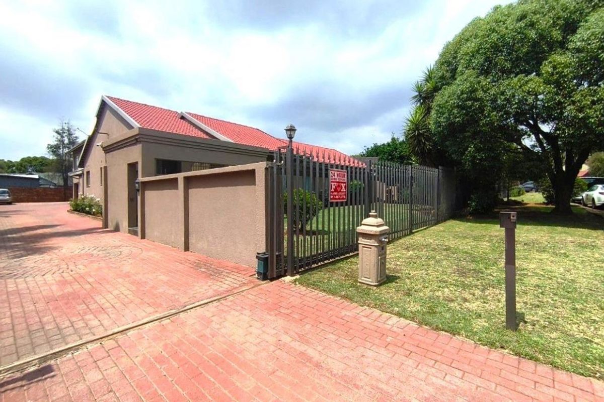 Multi Generational Family Home - Photo 2