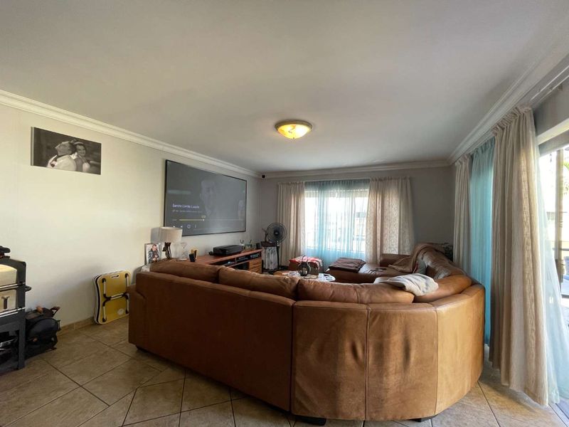 Spacious 3 Bedroom Townhouse in Secure Estate - Tuscan Village - Photo 4