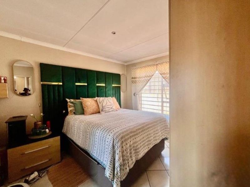 Family Home For Sale - Photo 9