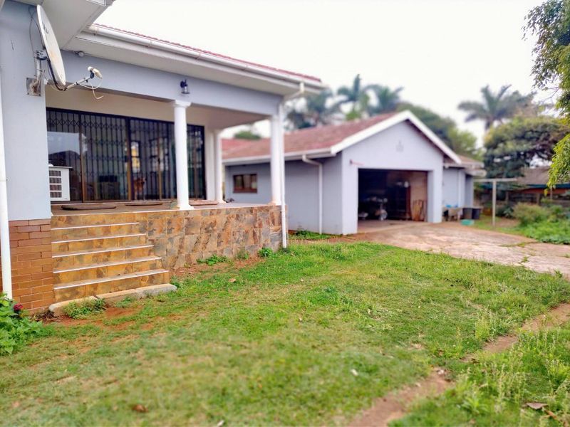 Elevated house with the 360 degree view over the Isipingo Hills - Photo 7