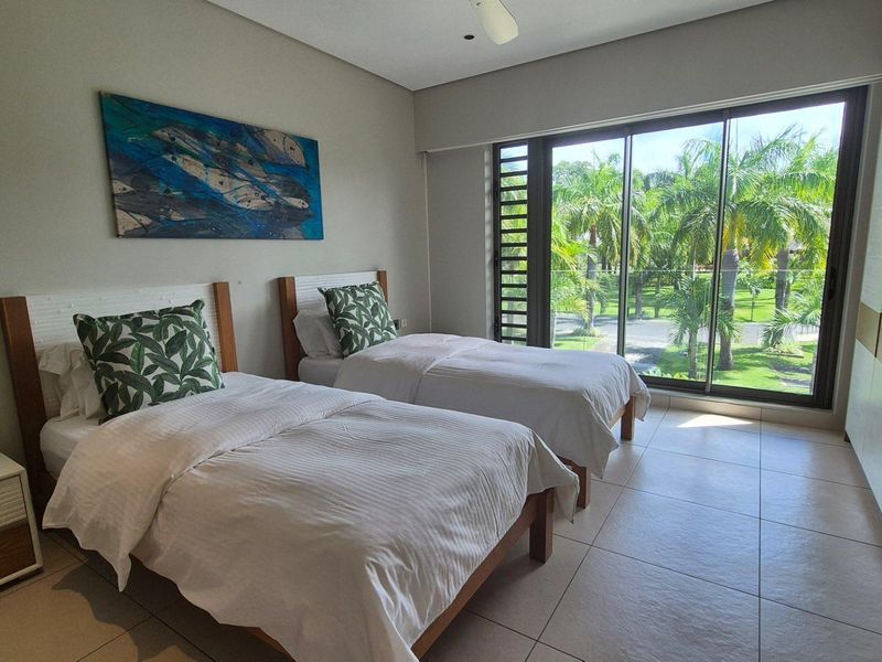 Luxury Redefined with Championship Golf Course Views. - Photo 10