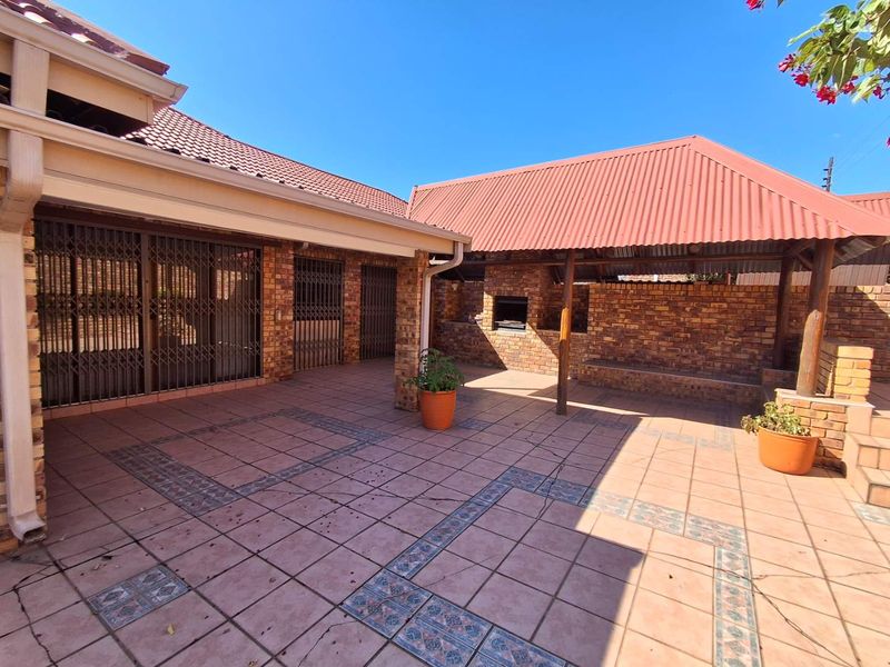 Spacious Three bedroom to rent in Valencia park - Photo 5