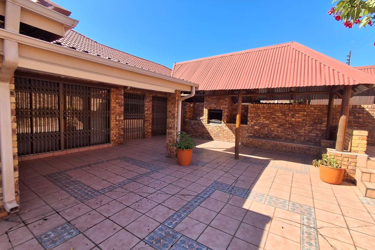 Spacious Three bedroom to rent in Valencia park - Photo 5
