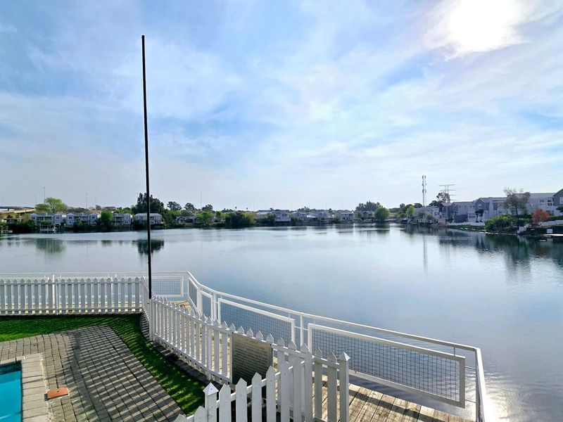 Exclusive Luxury Living in Leisure Bay Estate - Photo 3
