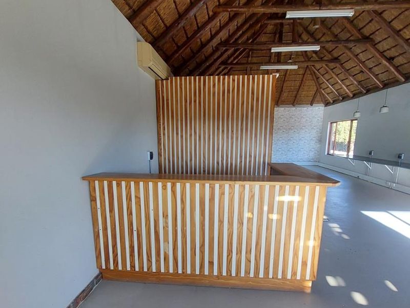 Prime location on a busy main road with excellent visibility and easy access - Photo 5