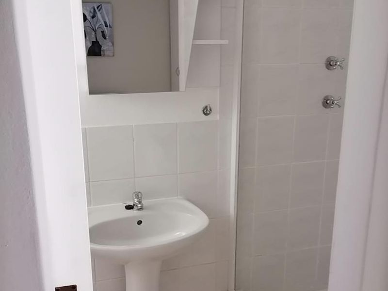 Fully furnished 1 bedroom in Strand - Photo 8
