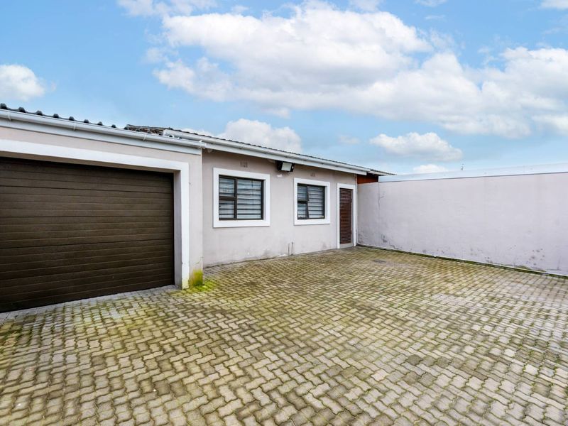 4 bedroom house availabile in Steenberg - Photo 2