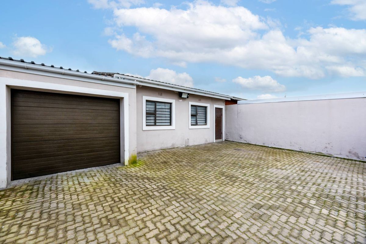 4 bedroom house availabile in Steenberg - Photo 2