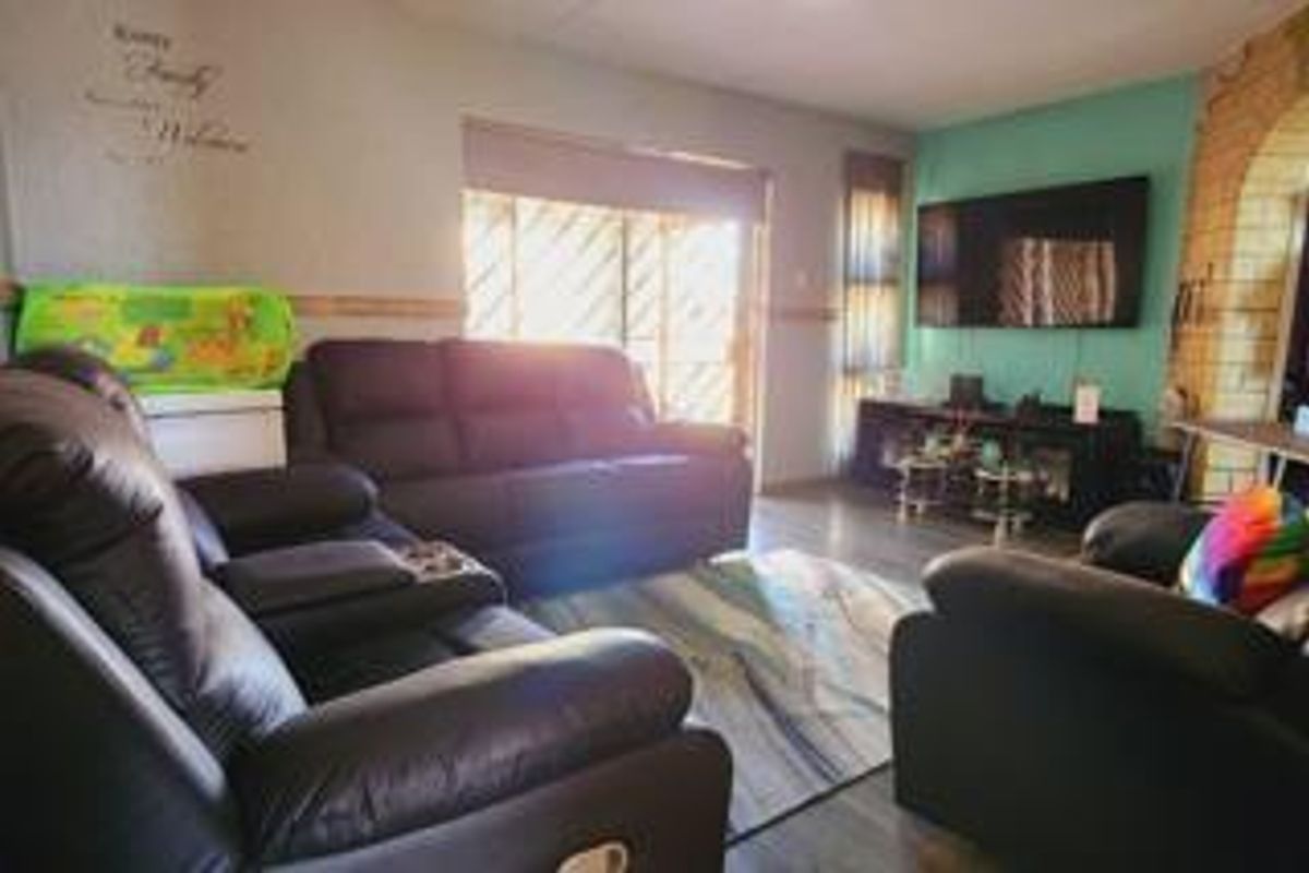 Ground floor PLUS private garden - Photo 3