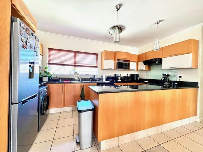 EXCEPTIONAL TWO BED FIRST FLOOR APARTMENT IN BRYANSTON - Photo 9