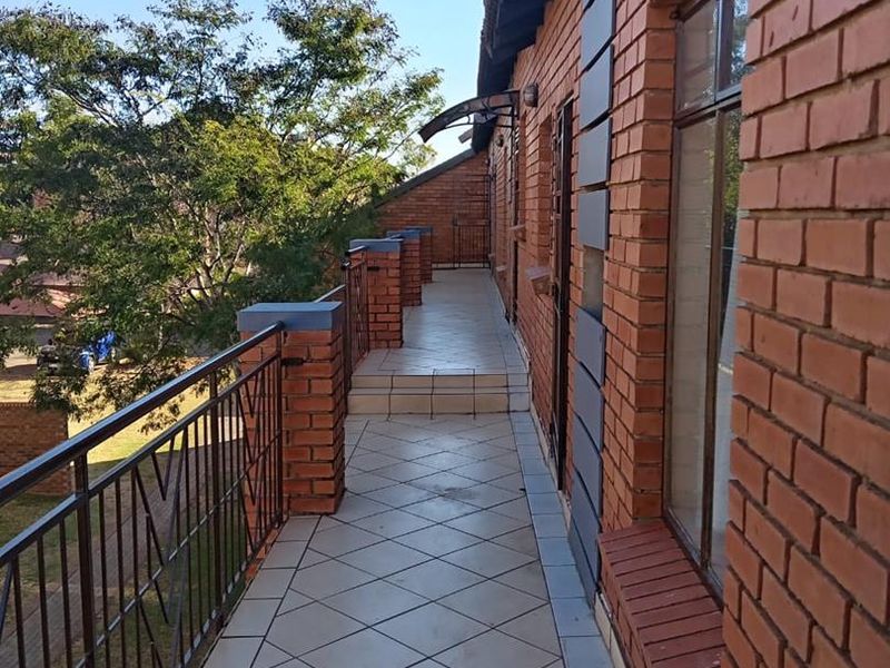 2 Bedroom Apartment/Flat For Sale in Karenpark - Photo 6