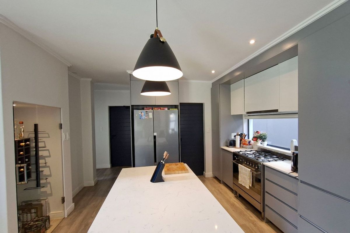 Stunning 3 bedroom, 3.5 bathroom cluster available in Bryanston - Photo 3