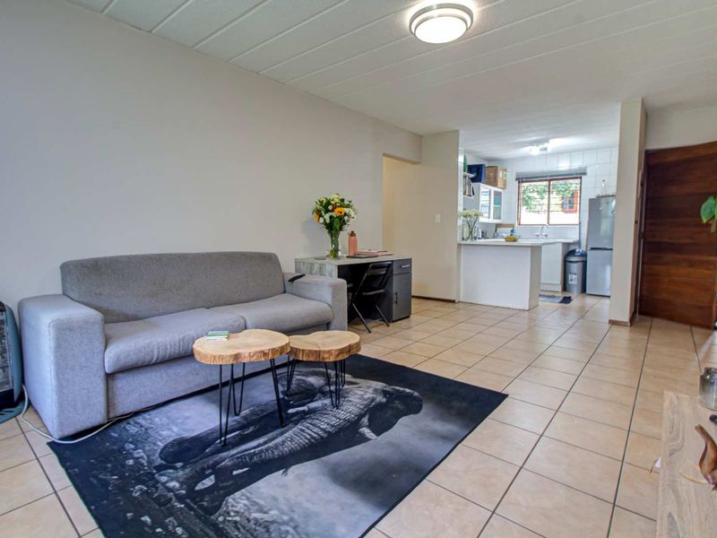 Tranquil Apartment Steps from Hoerskool Randburg! - Photo 2