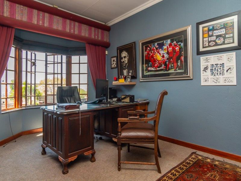 Endless views, Endless possibilities: Your new home awaits! - Photo 9