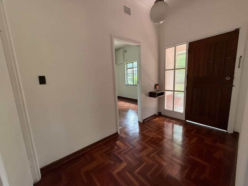 3 Bed House with Batchelor flat - Photo 7