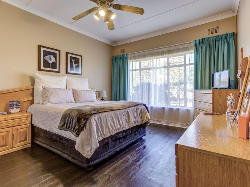 SUPER NEAT AND SPACIOUS HOME WITH SUPERB FLATLET - Photo 9