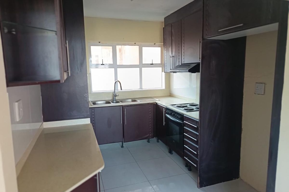 3. Family-Friendly 2-Bedroom Near Schools & Transport Links! - Photo 3