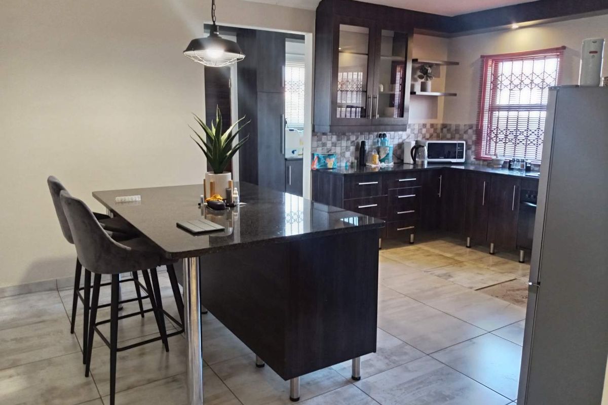 Spacious Living & Family Fun - Photo 2
