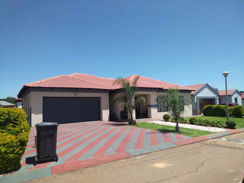 Your dream home awaits - Photo 3